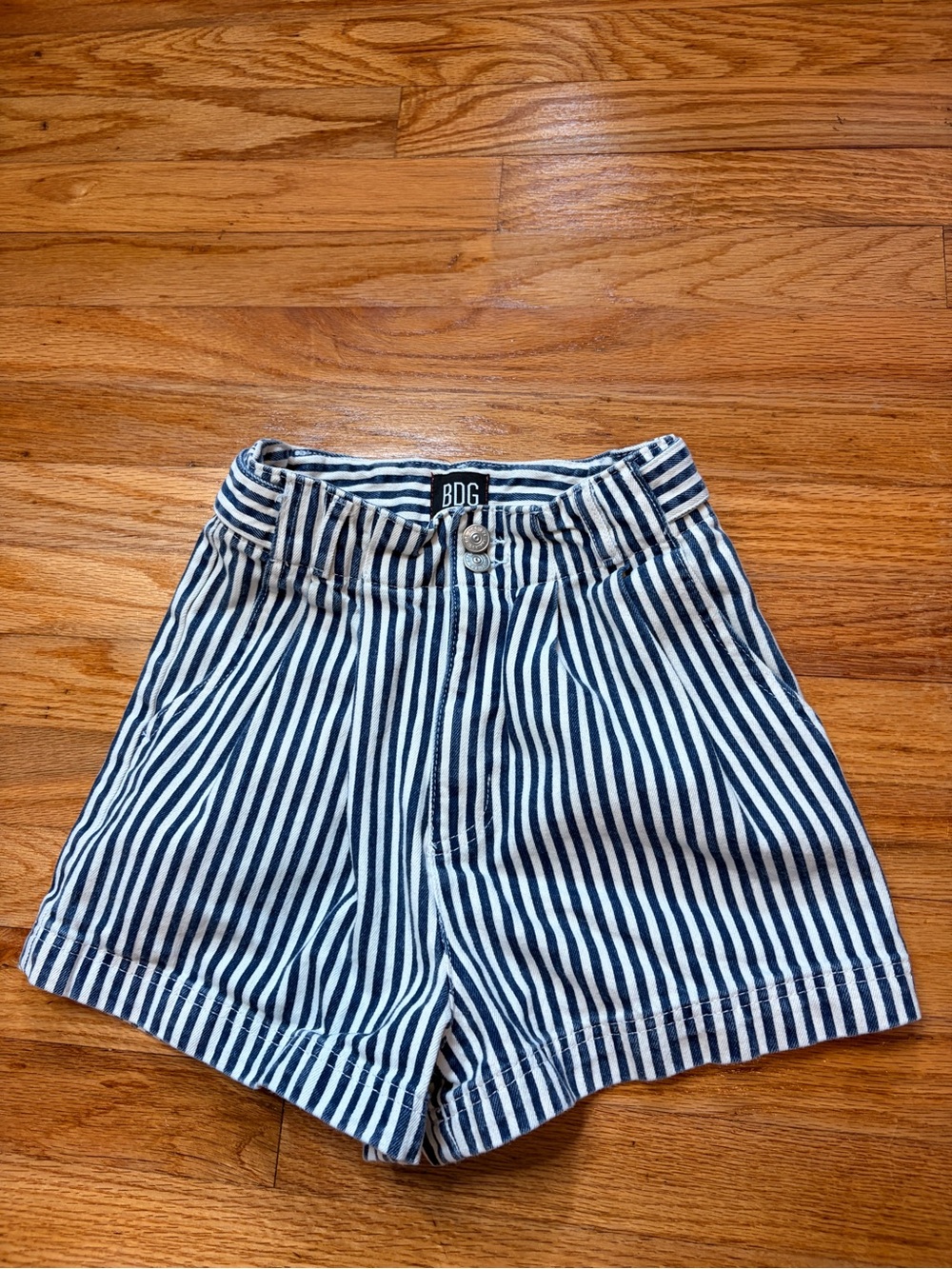 BDG Urban Outfitters Women's Navy & White Striped High-Waist Shorts size 24